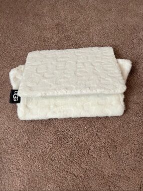 Ugg sherpa white snow organizer